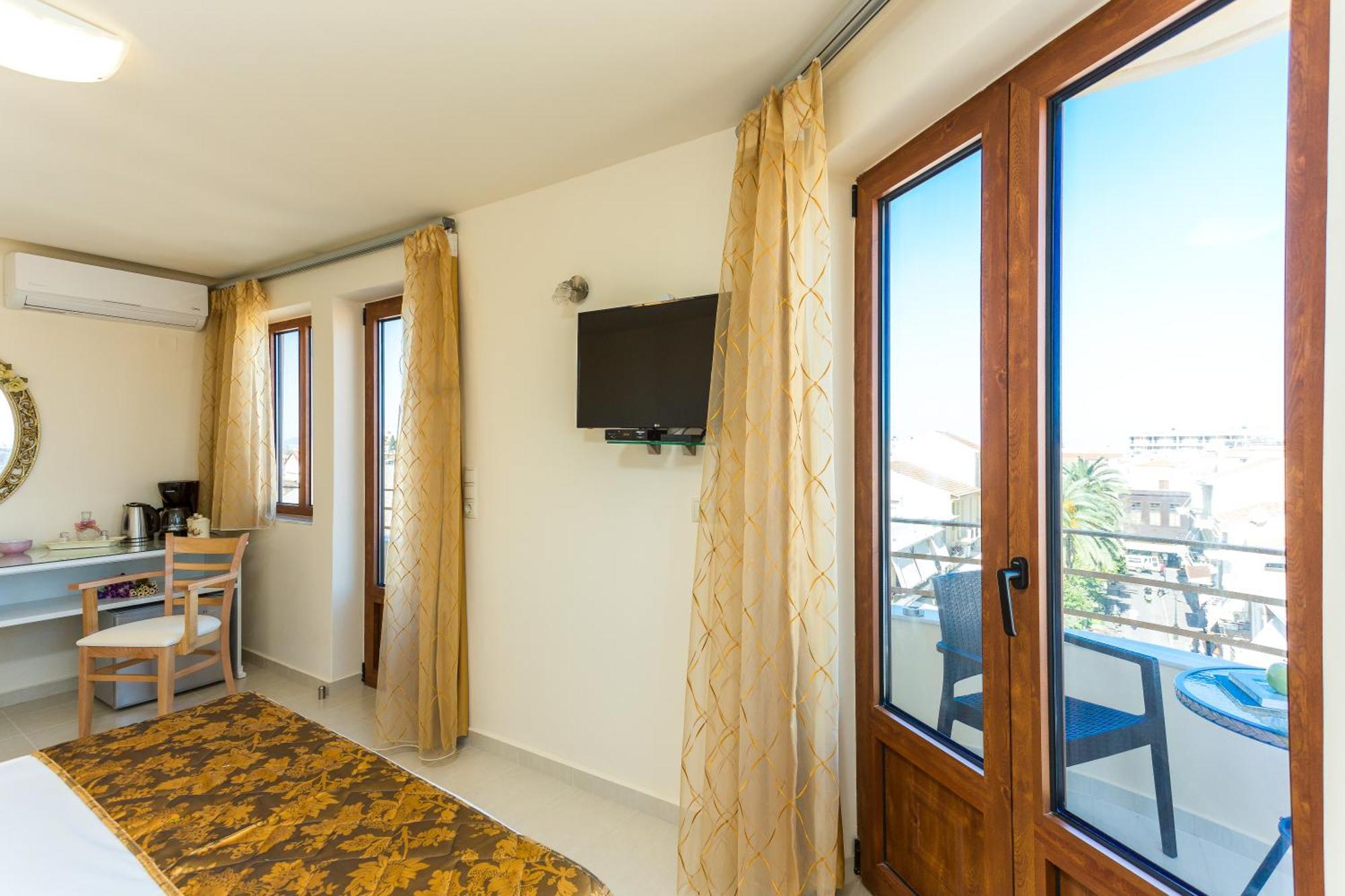 Polyxenia Suites 레팀노 외부 사진